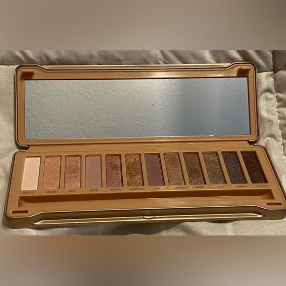 Pure Cosmetics Buff Collection Palette - Picture 2 of 2